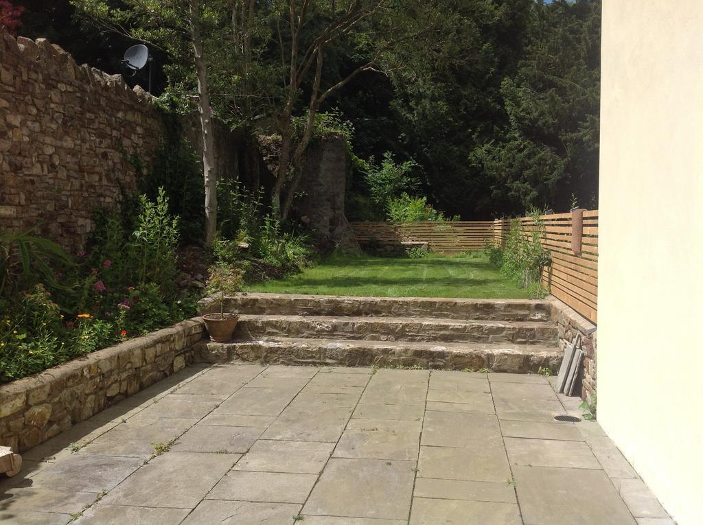 8A Spring Gardens Hotel Haverfordwest Exterior photo