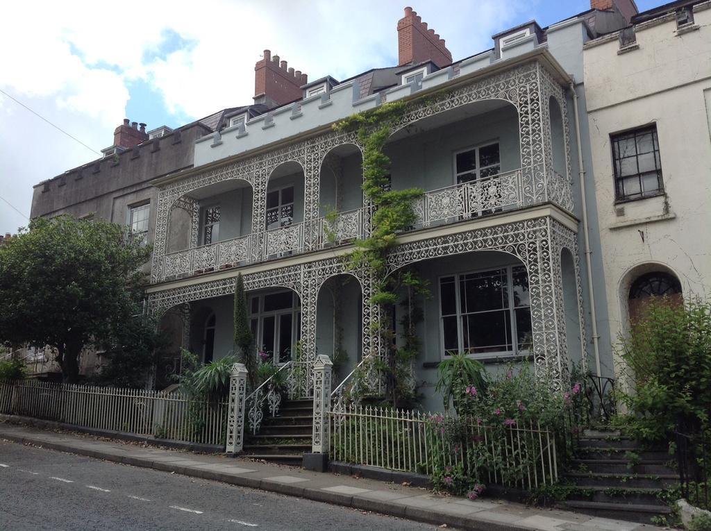 8A Spring Gardens Hotel Haverfordwest Exterior photo