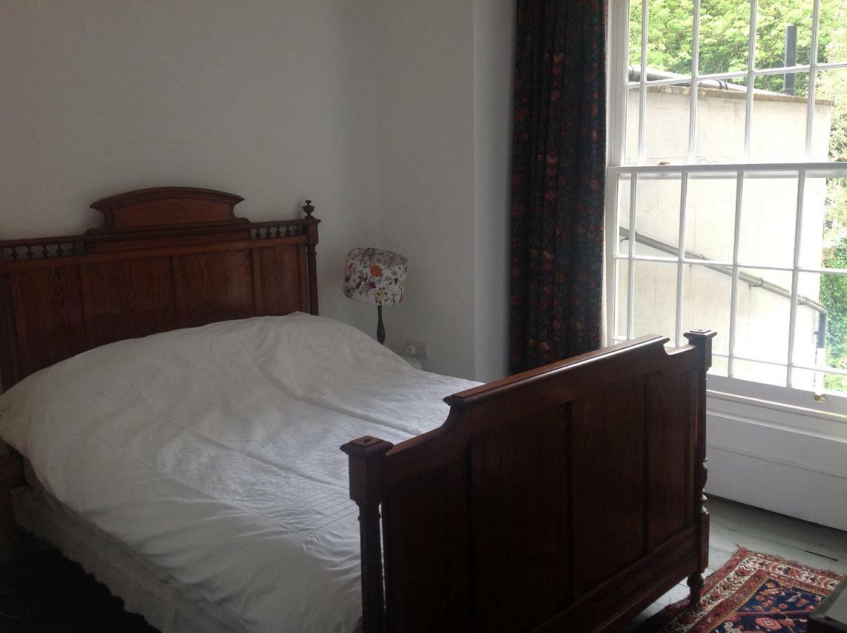 8A Spring Gardens Hotel Haverfordwest Exterior photo